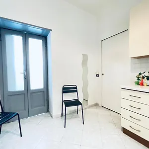https://milan-apartments-in-navigli-heart.it-lombardy.com
